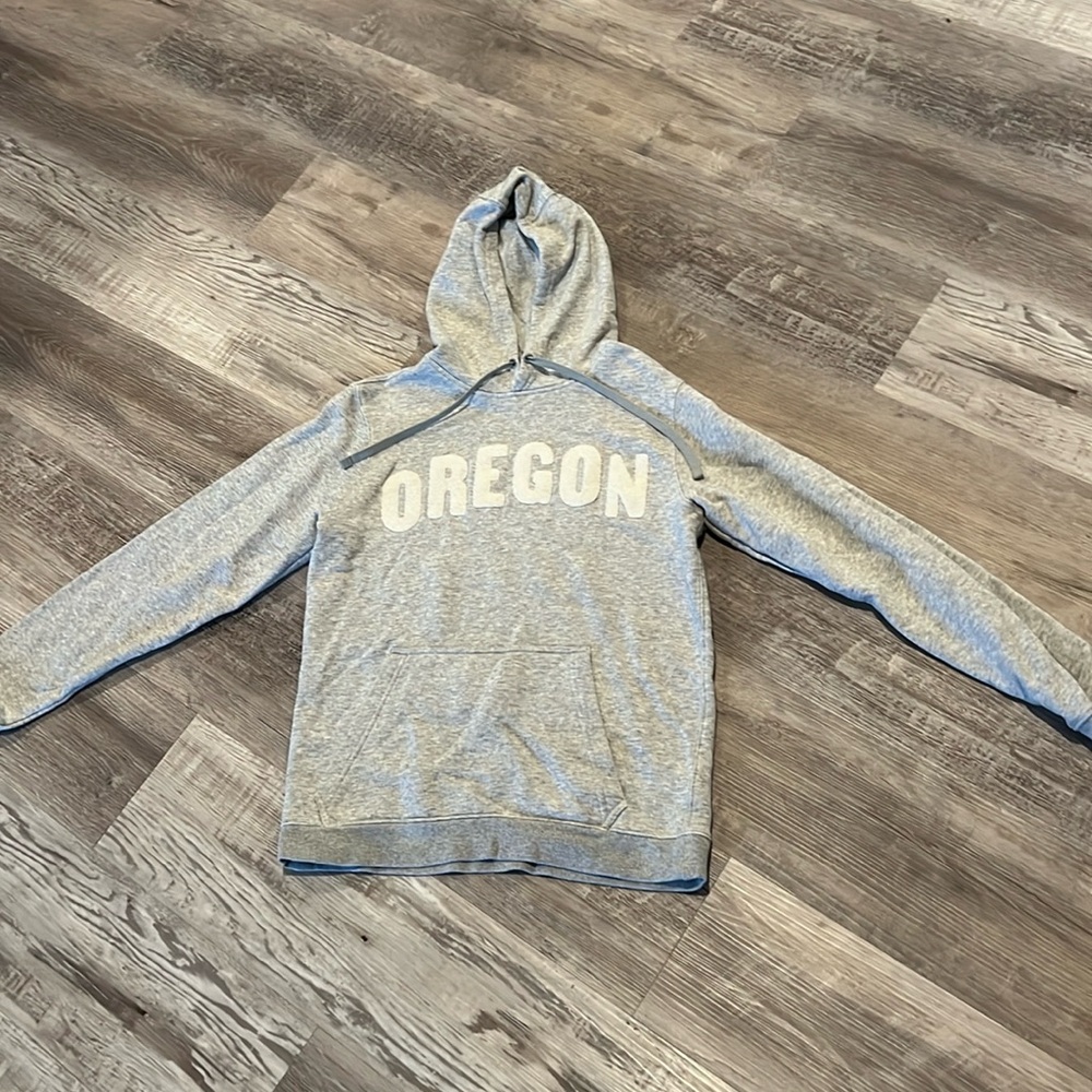 NEW Condition Oregon Nike Club fleece hoodie in gray men’s size S!